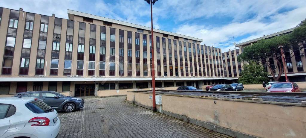 ufficio in vendita a Roma in zona Mostacciano