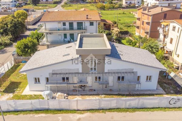 appartamento in vendita a Roma in zona Giardini di Corcolle