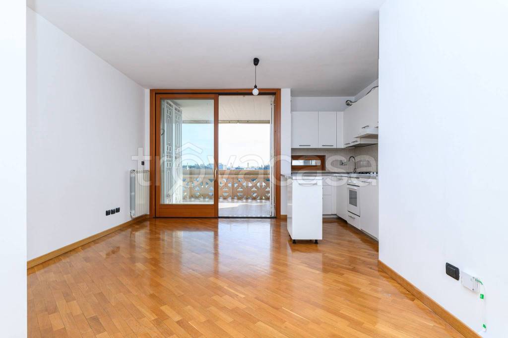 appartamento in vendita a Roma in zona Giardini di Corcolle