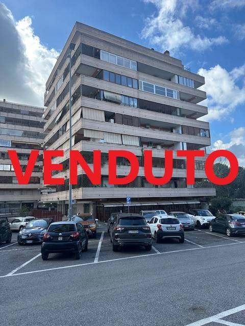 appartamento in vendita a Roma in zona Ardeatino