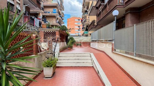appartamento in vendita a Roma in zona Ostia Antica