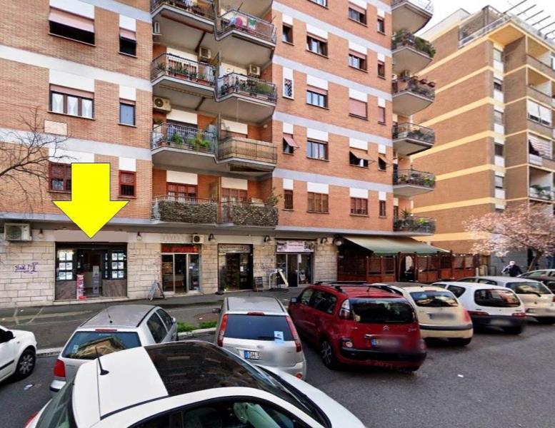 negozio in vendita a Roma in zona Appio Claudio
