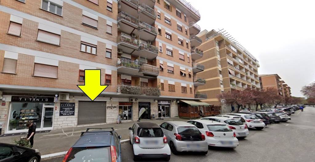 negozio in vendita a Roma in zona Appio Claudio