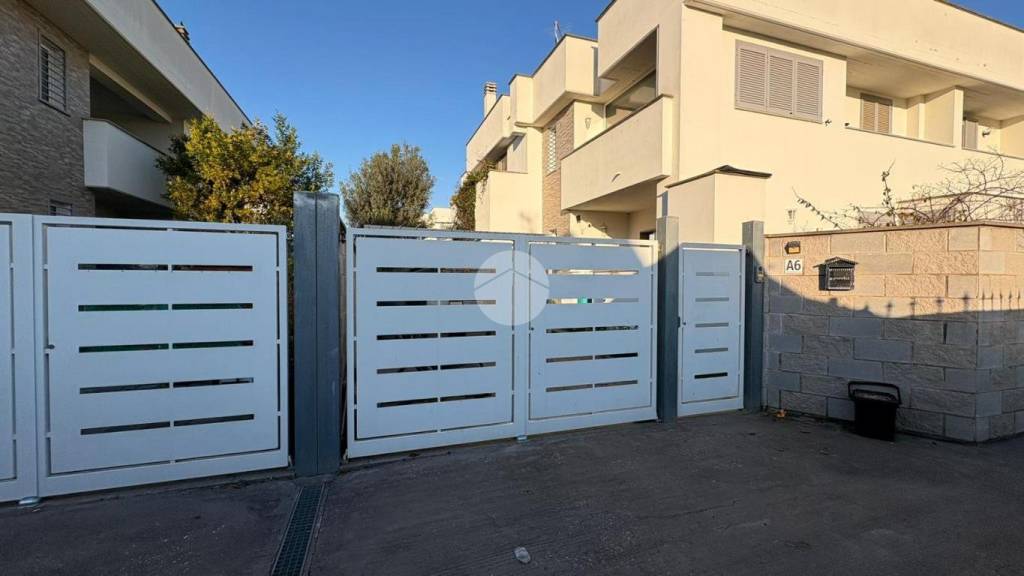 appartamento in vendita a Roma in zona Piana del Sole