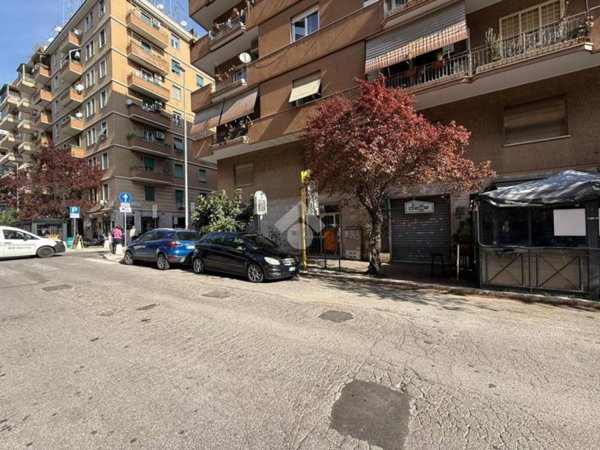 locale commerciale in vendita a Roma