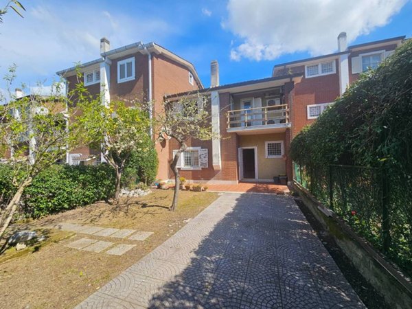 casa indipendente in vendita a Roma in zona Acilia