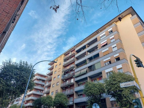 appartamento in vendita a Roma in zona Ostiense
