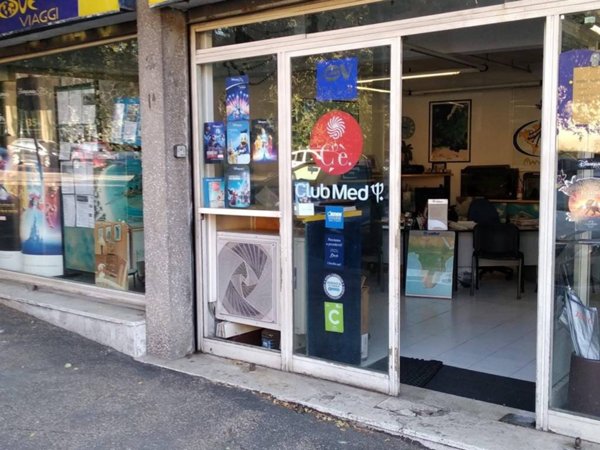 negozio in vendita a Roma in zona San Saba - Ripa