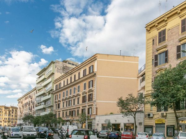 appartamento in vendita a Roma in zona Appio Latino