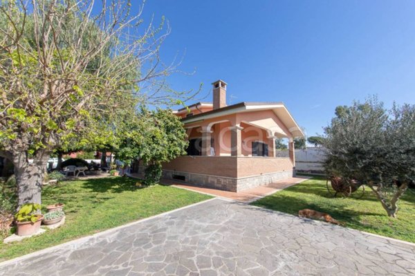 casa indipendente in vendita a Roma in zona Acilia