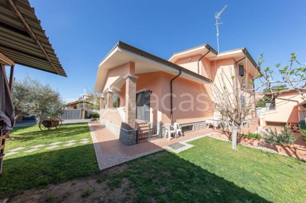 casa indipendente in vendita a Roma in zona Acilia