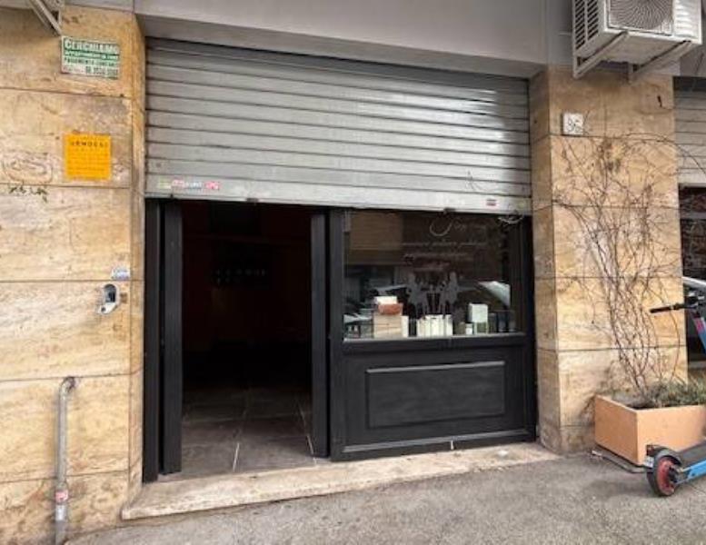 locale commerciale in vendita a Roma