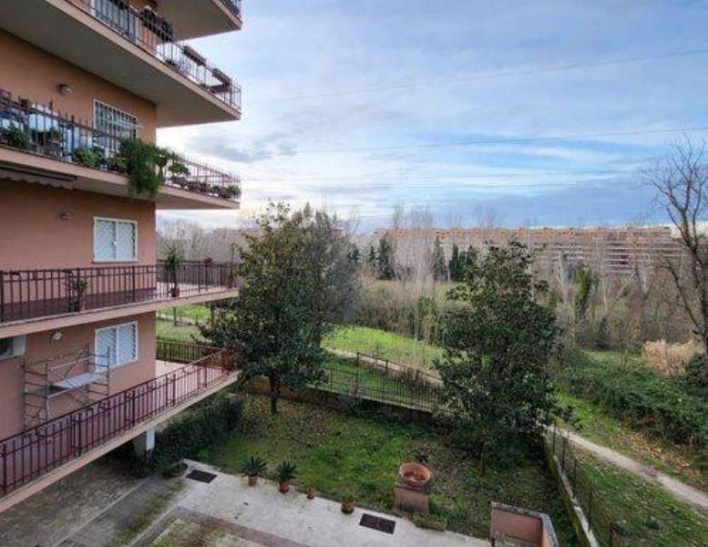 appartamento in vendita a Roma in zona Ponte Mammolo