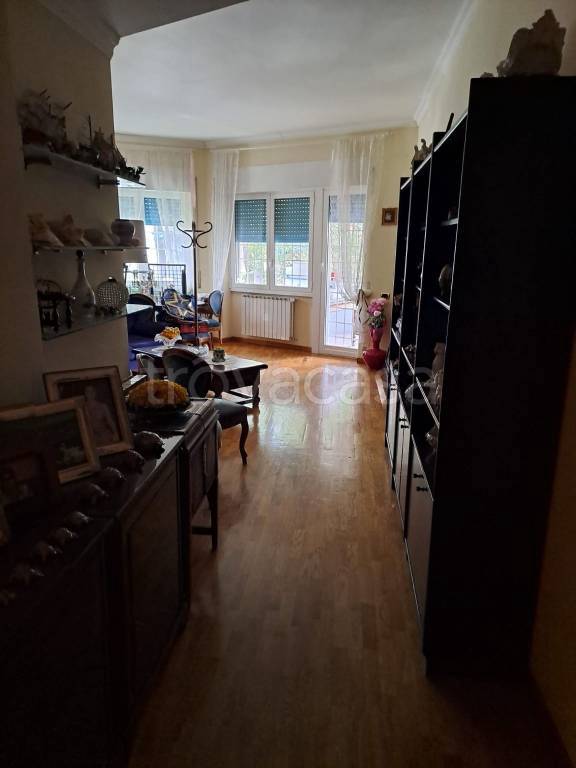 appartamento in vendita a Roma in zona Tomba di Nerone