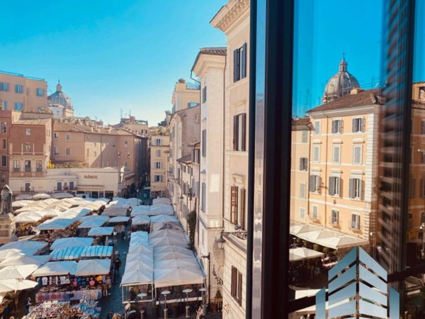 appartamento in vendita a Roma in zona Rione Regola