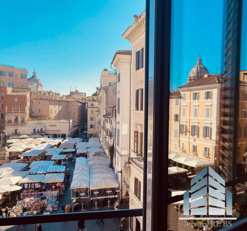 appartamento in vendita a Roma in zona Rione Regola