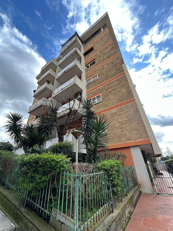 appartamento in vendita a Roma in zona Prenestino-Labicano