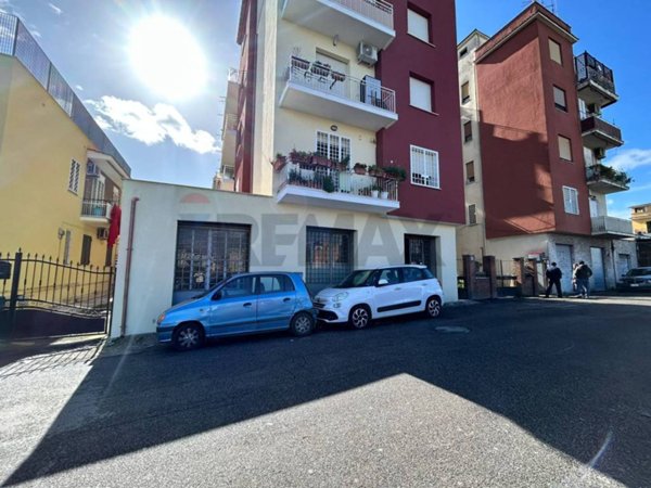 negozio in vendita a Roma in zona Alessandrino