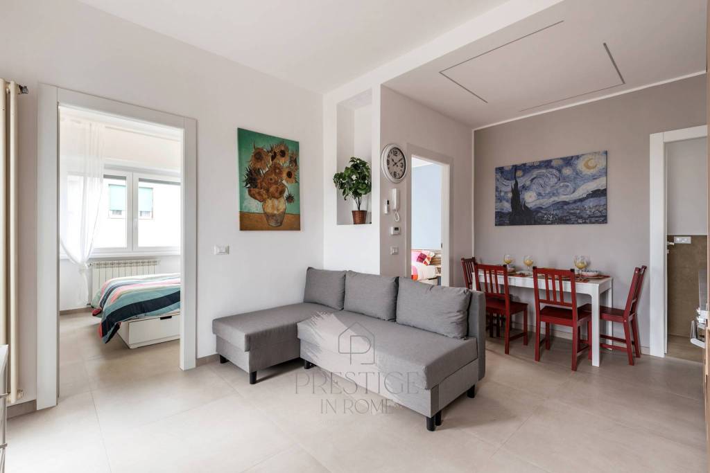 negozio in vendita a Roma in zona Tuscolano