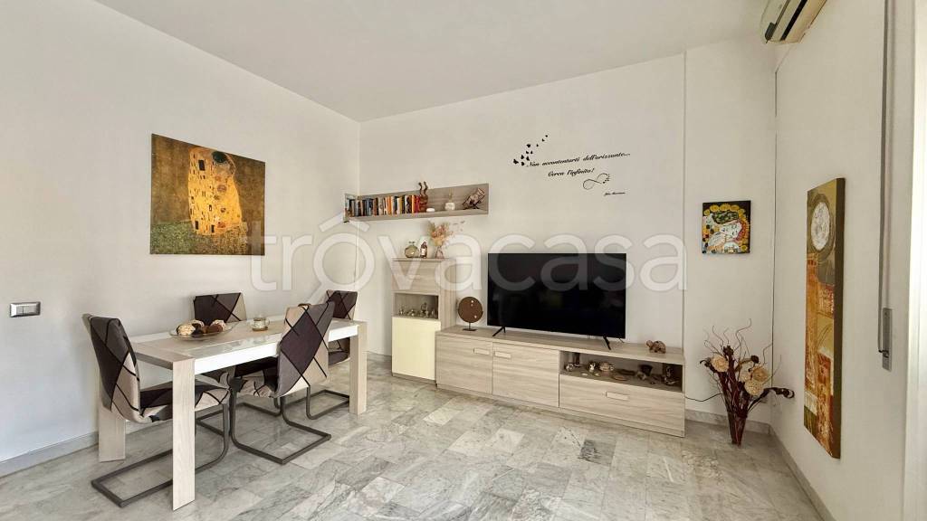 appartamento in vendita a Roma in zona Colle del Sole