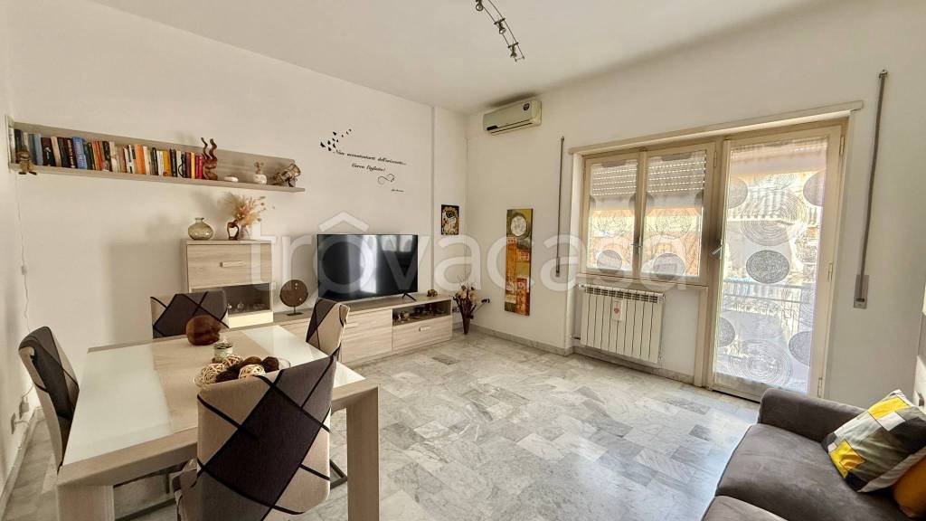 appartamento in vendita a Roma in zona Colle del Sole