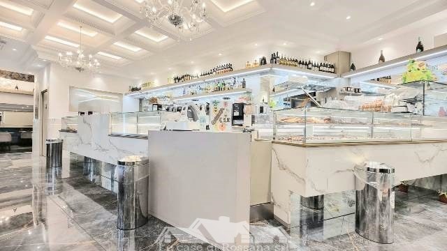 locale commerciale in vendita a Roma in zona Appio Latino