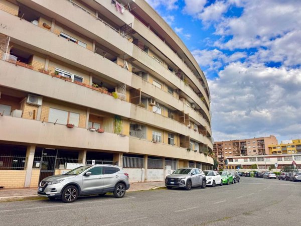 appartamento in vendita a Roma in zona Tor de' Cenci