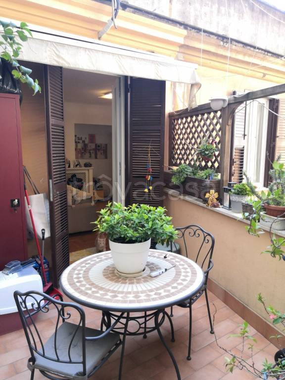 appartamento in vendita a Roma in zona Appio Latino