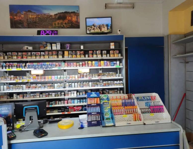 negozio in vendita a Roma in zona Osteria Nuova