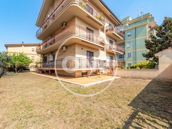 appartamento in vendita a Roma in zona Tor Cervara
