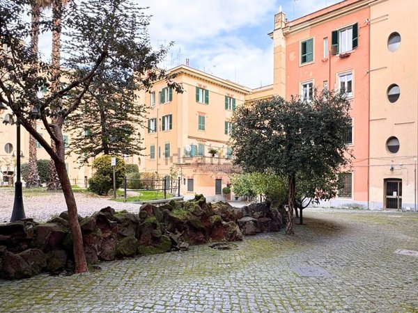 appartamento in vendita a Roma in zona Spinaceto