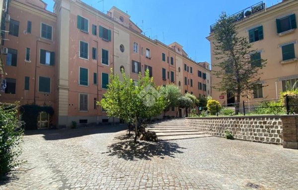 appartamento in vendita a Roma in zona Spinaceto
