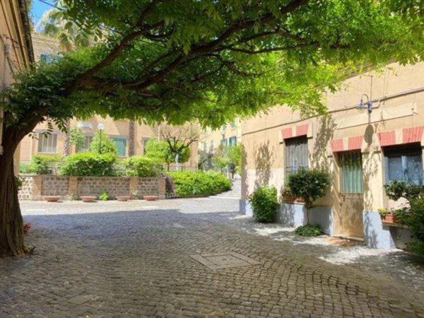 appartamento in vendita a Roma in zona Spinaceto