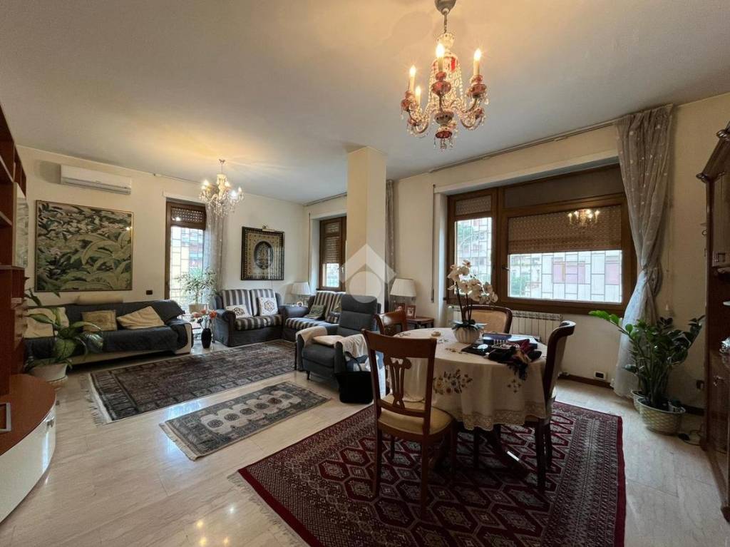 appartamento in vendita a Roma in zona Ardeatino