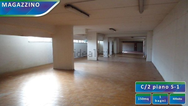 locale commerciale in vendita a Roma in zona Casal Morena