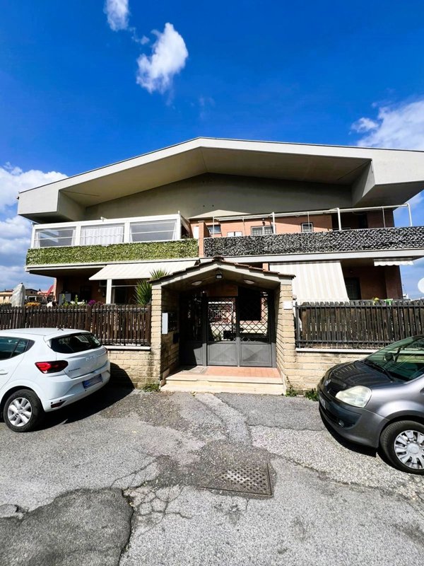 appartamento in vendita a Roma in zona Tor Bella Monaca