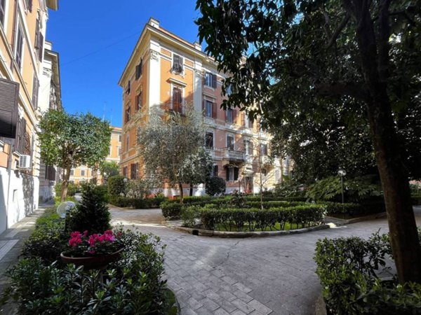 appartamento in vendita a Roma in zona Appio Latino
