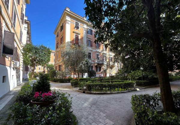 appartamento in vendita a Roma in zona Appio Latino