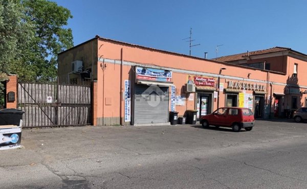 ufficio in vendita a Roma in zona Casal Morena