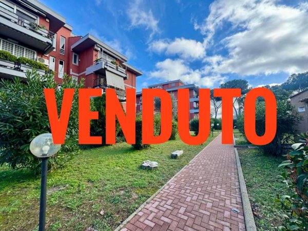 appartamento in vendita a Roma in zona Mostacciano