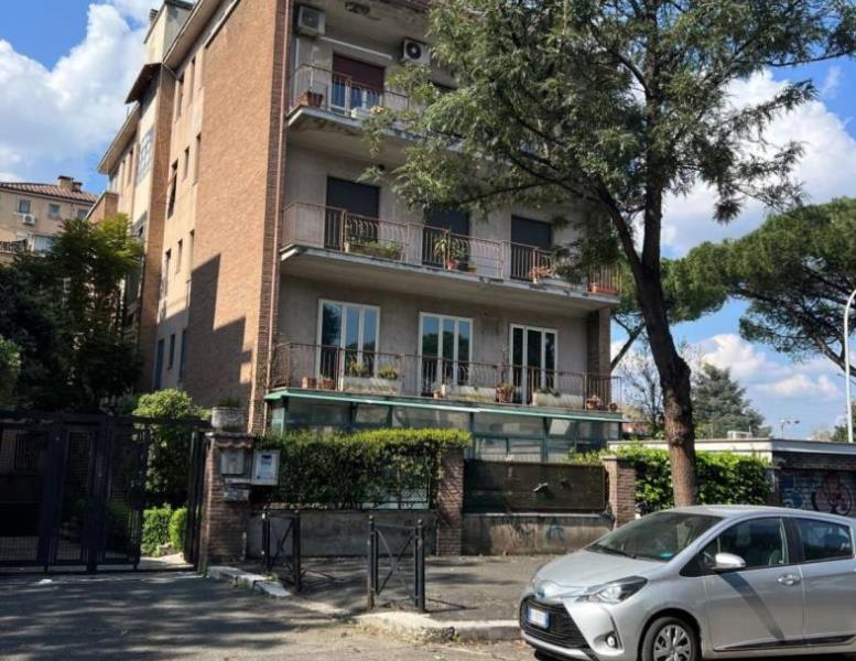 appartamento in vendita a Roma in zona Ostiense