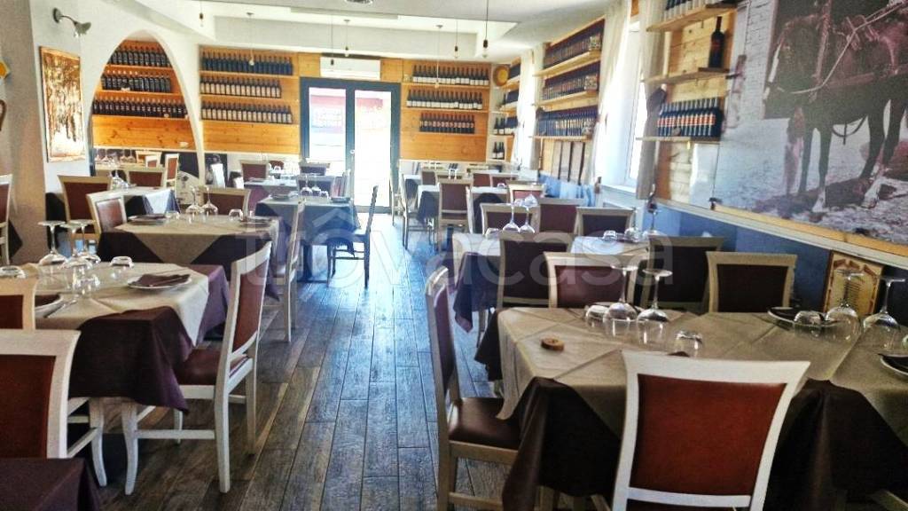 negozio in vendita a Roma in zona Casal Palocco