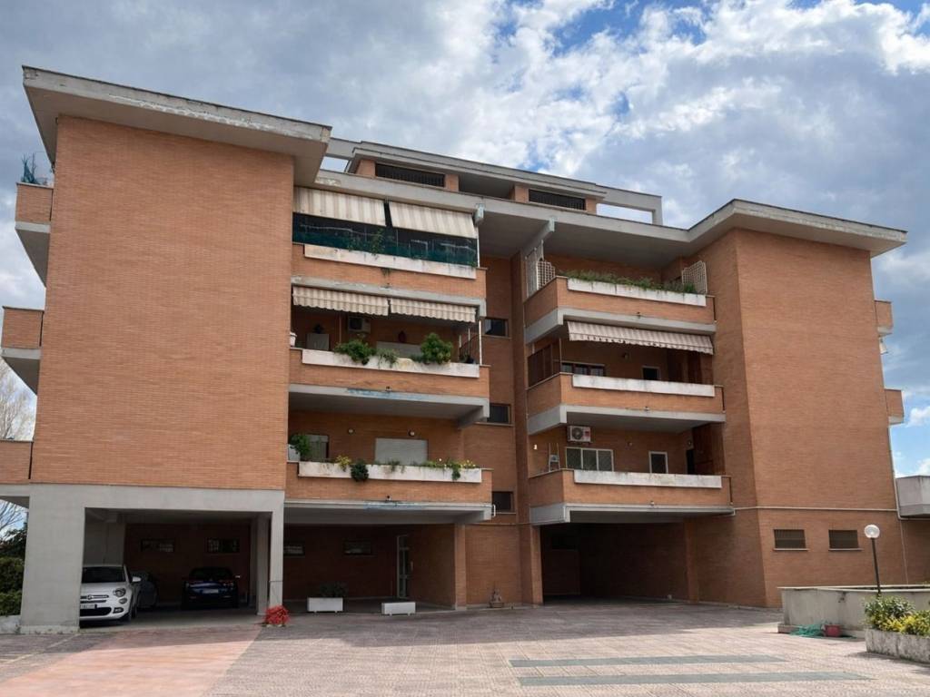 appartamento in vendita a Roma in zona Acilia