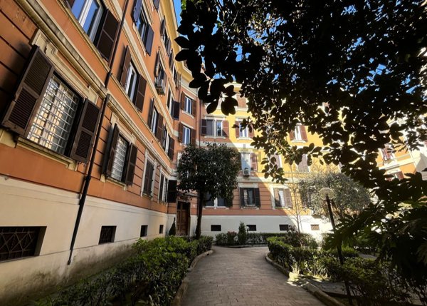 appartamento in vendita a Roma in zona Appio Latino