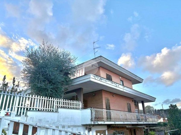 casa indipendente in vendita a Roma in zona Acilia