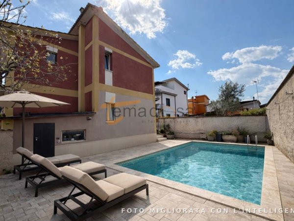 appartamento in vendita a Roma in zona Giardini di Corcolle