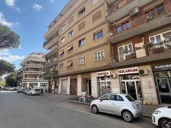 appartamento in vendita a Roma in zona Ardeatino