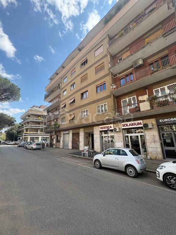 appartamento in vendita a Roma in zona Ardeatino