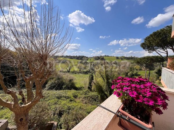 appartamento in vendita a Roma in zona Tomba di Nerone