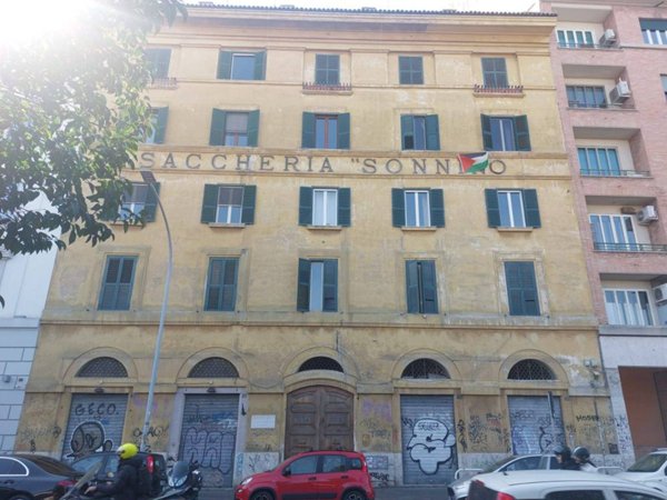 appartamento in vendita a Roma in zona Ostiense
